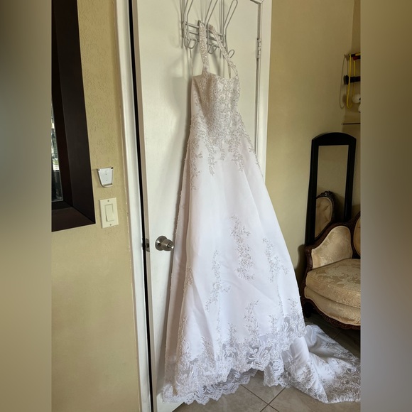 NWT- David’s Bridal Michelangelo White Beaded A-Line Halter Satin Gown (Size 6) - Picture 3 of 16